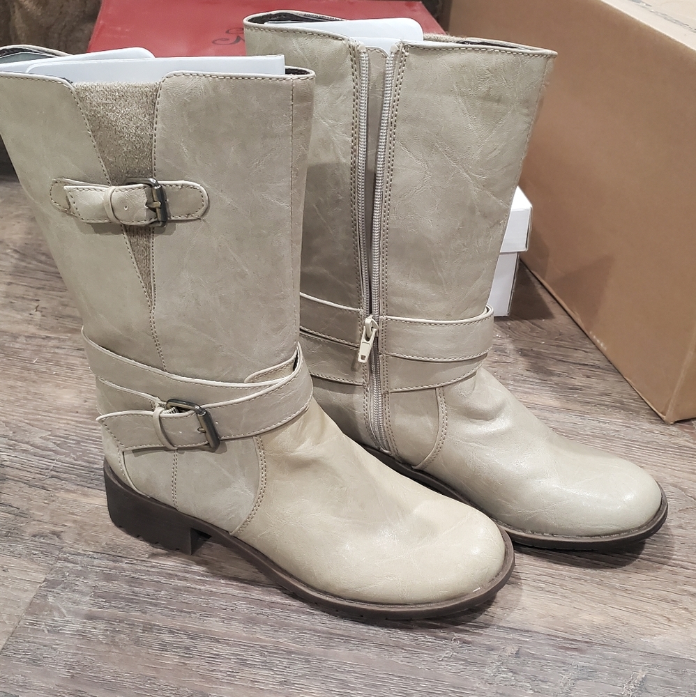Stone/tan boots